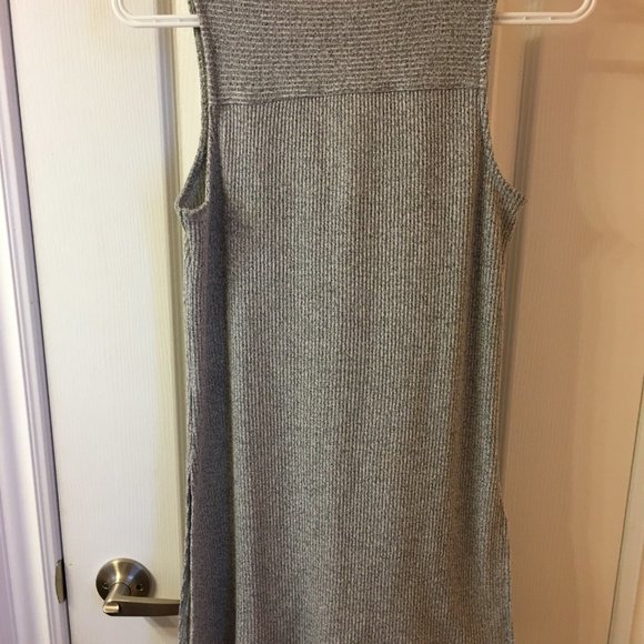 Dynamite Key-hole Sleeveless Tunic Sweater - Picture 2 of 4